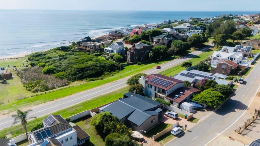 5 Bedroom Property for Sale in Wavecrest Eastern Cape